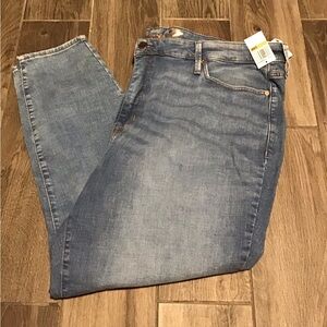 NWT!  7 For All Mankind Light Blue Denim Jeans with Copper Button